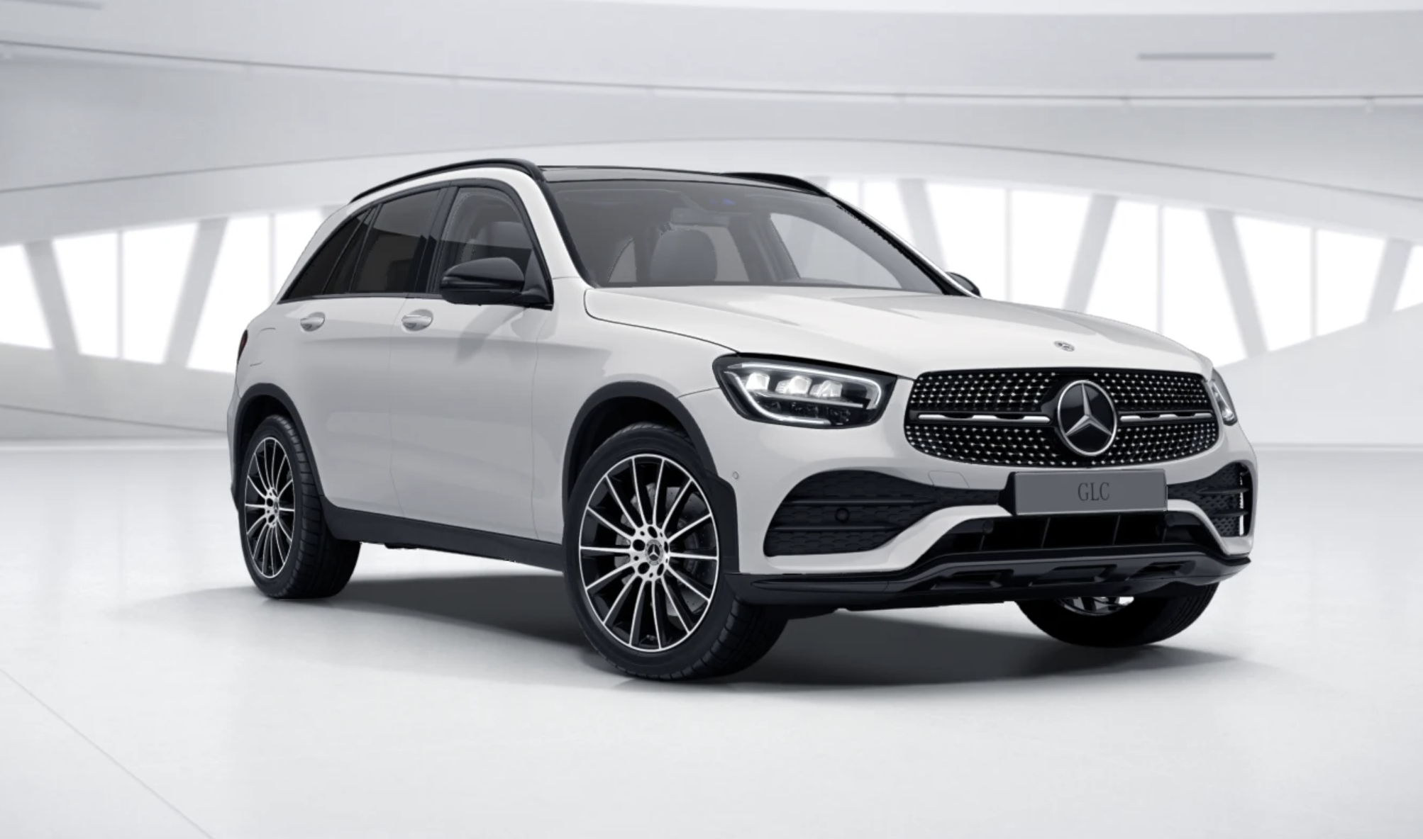 MERCEDES-BENZ GLC SUV 220d 4matic AMG - předváděcí auto | skladem | přímo od autorizovaného prodejce | online prodej | online nákup | eshop | bílá | super cena | autoibuy.com